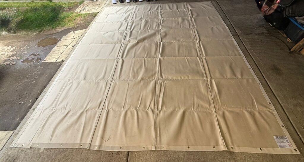 Lona Ignifuga Grado 2 Para Uso Horizontal Resiste La Escoria De Metal Fundido Salpicadura Y Chispa De Soldadura 1024x547